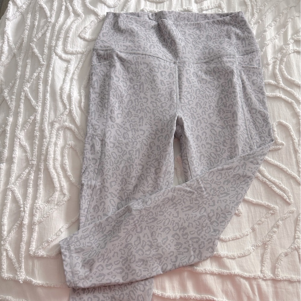 Gray cheetah print leggings